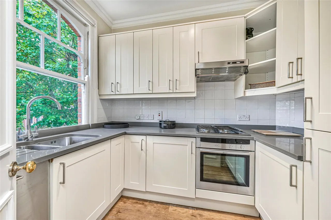 Prince Of Wales Drive, London, SW11, photo 5