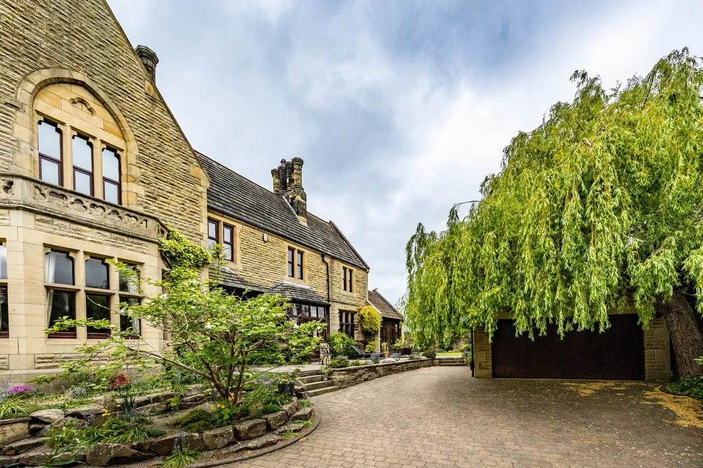 Crowlees Road, Mirfield, photo 36