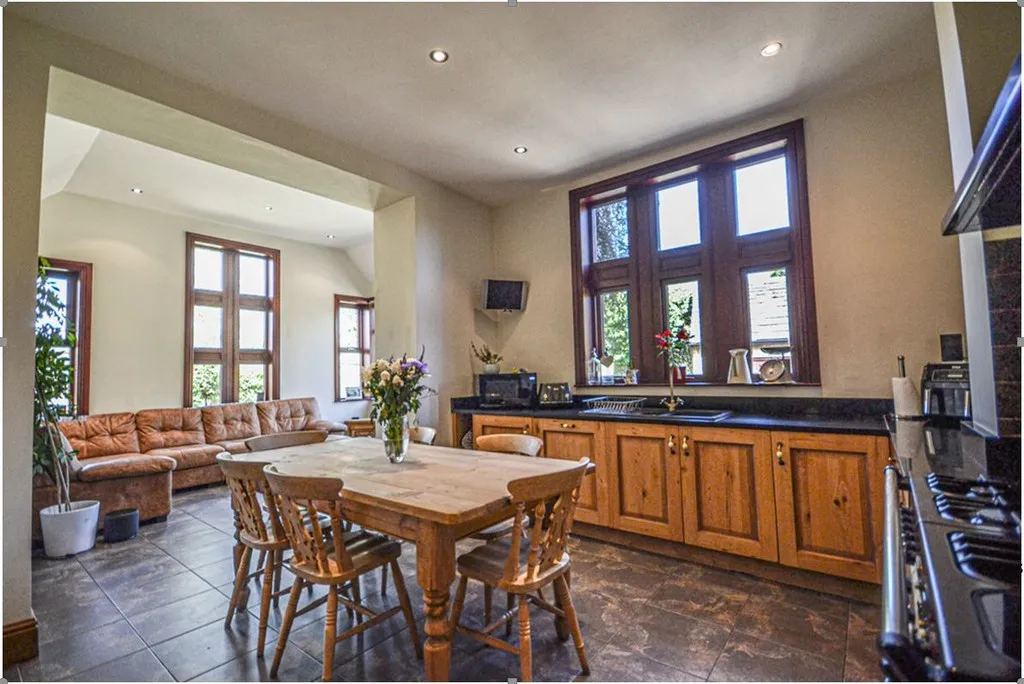 Crowlees Road, Mirfield, photo 8