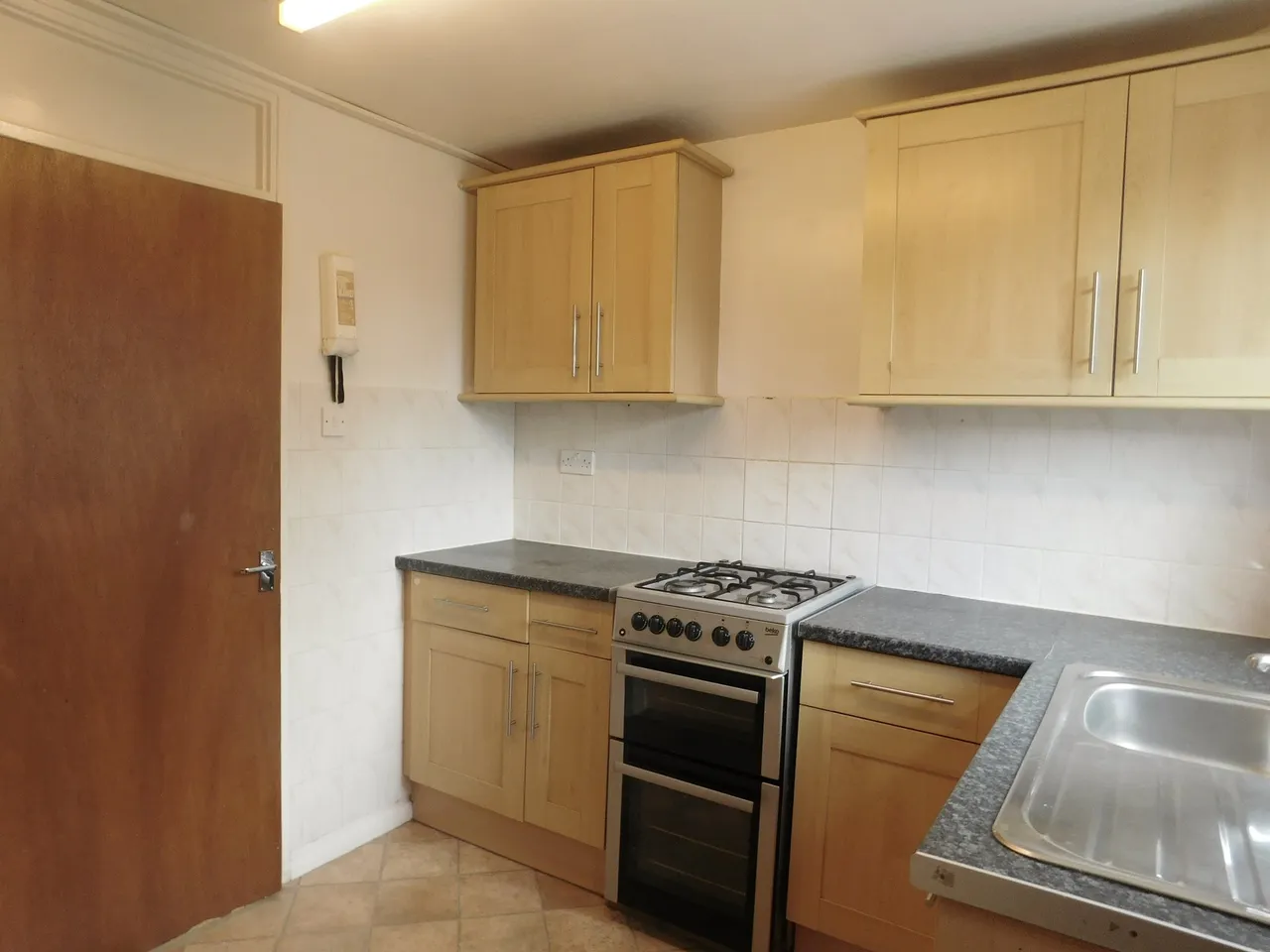 Bangor Close, Northolt, Greater London, UB5 4HD, photo 2