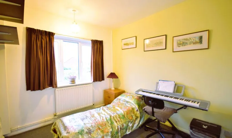 Collier Close, Epsom, KT19, photo 12