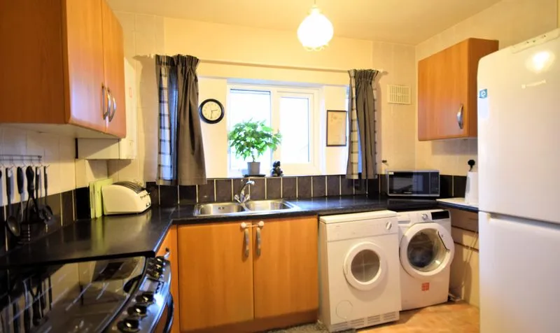 Collier Close, Epsom, KT19, photo 9