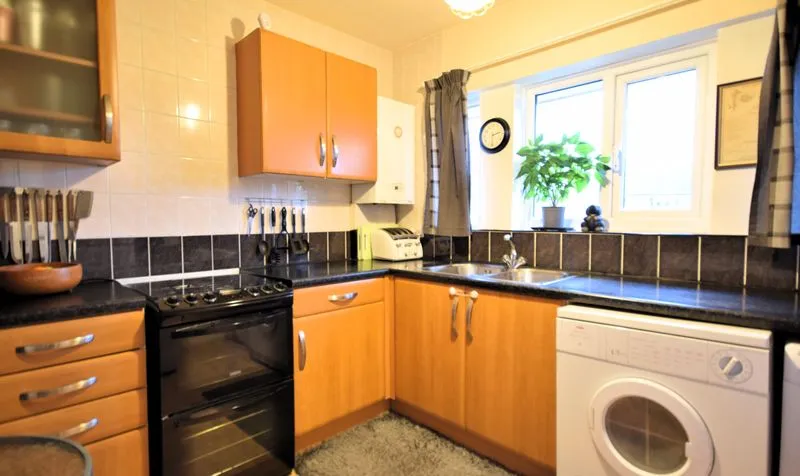 Collier Close, Epsom, KT19, photo 8