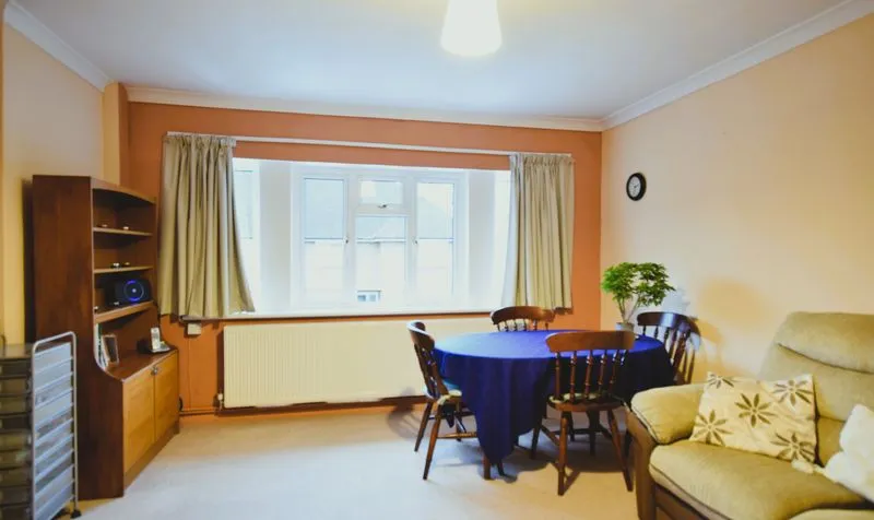 Collier Close, Epsom, KT19, photo 6