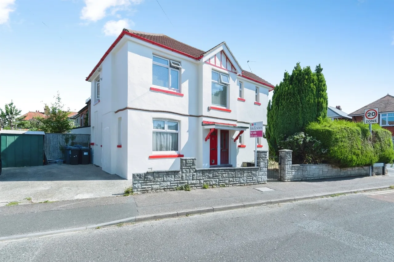 2 bed flat for sale — Cardigan Road, Bournemouth