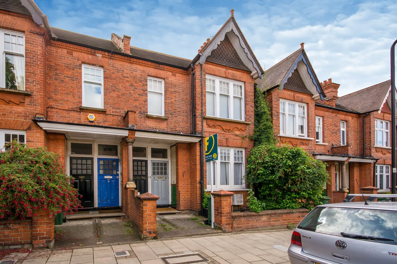 2 bed flat to rent, London, SW16