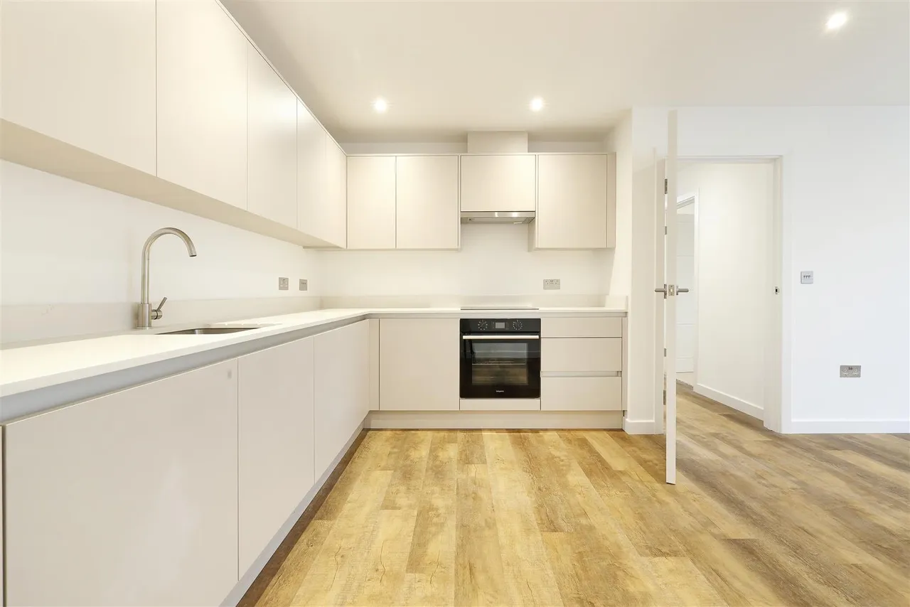 Vincent Walk, Dorking, RH4, photo 7