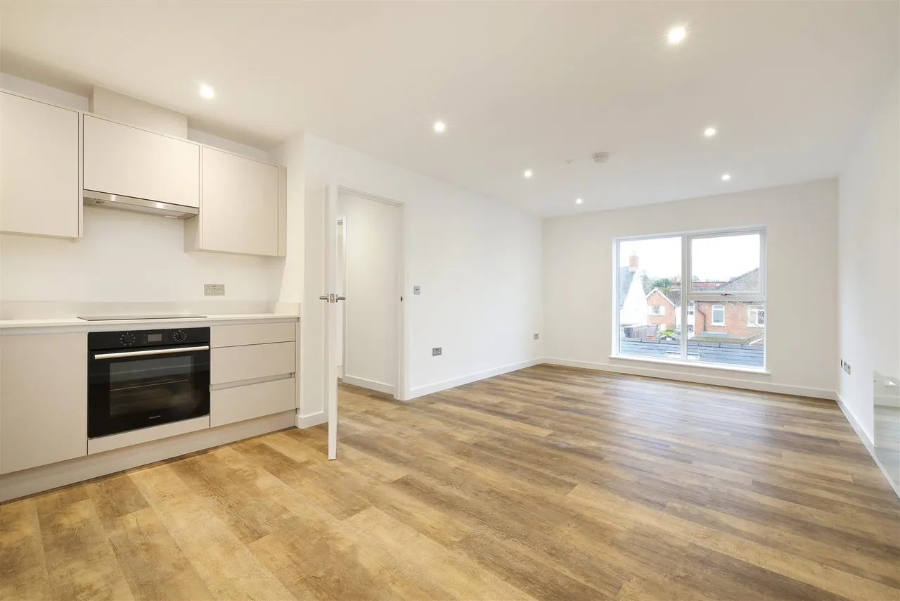 Vincent Walk, Dorking, RH4, photo 2