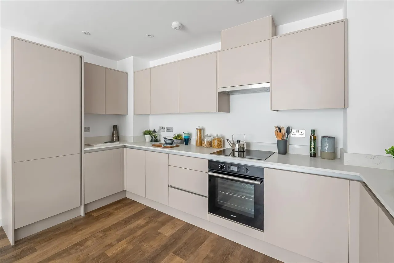 Vincent Walk, Dorking, RH4, photo 6
