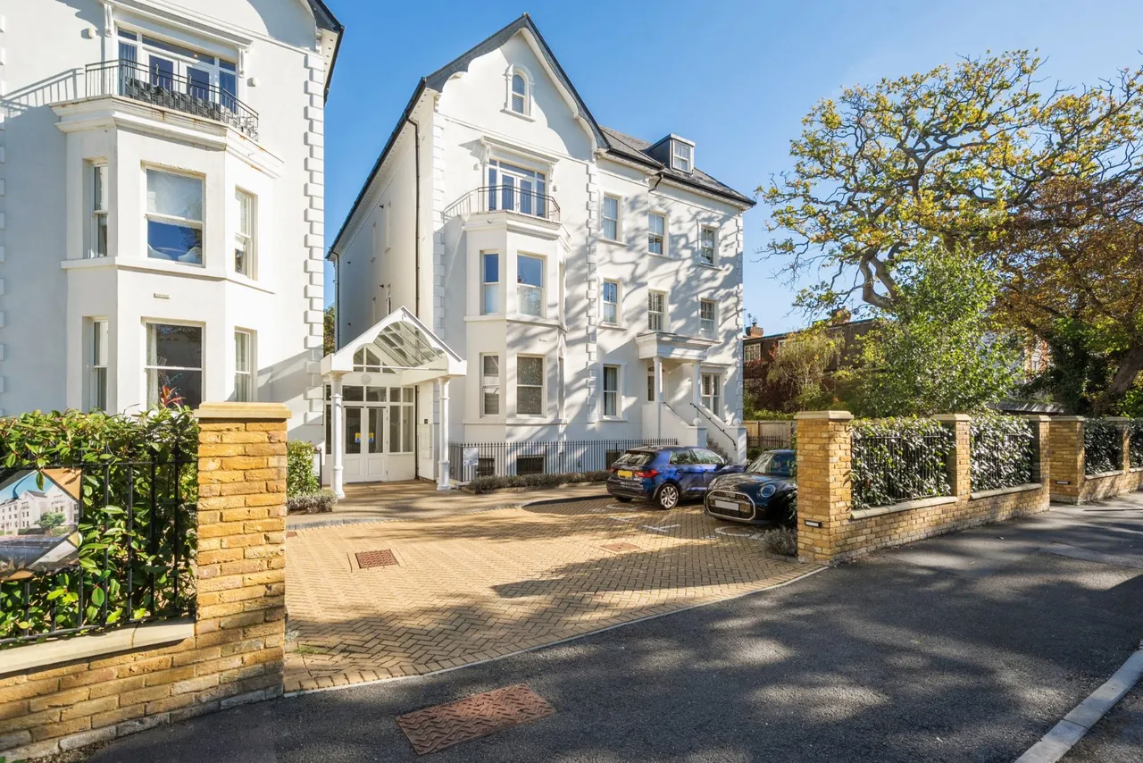2 bed flat for sale — Oak Hill Road, Surbiton, Surrey, KT6
