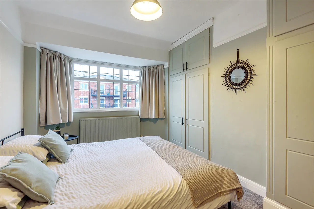 Manygate Lane, Shepperton, TW17 9ED, photo 6