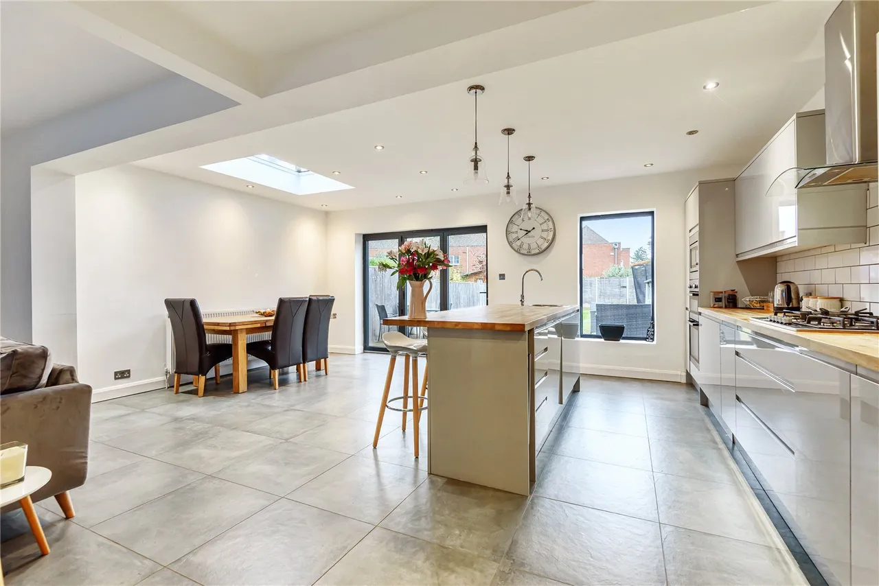 Manygate Lane, Shepperton, TW17 9ED, photo 3