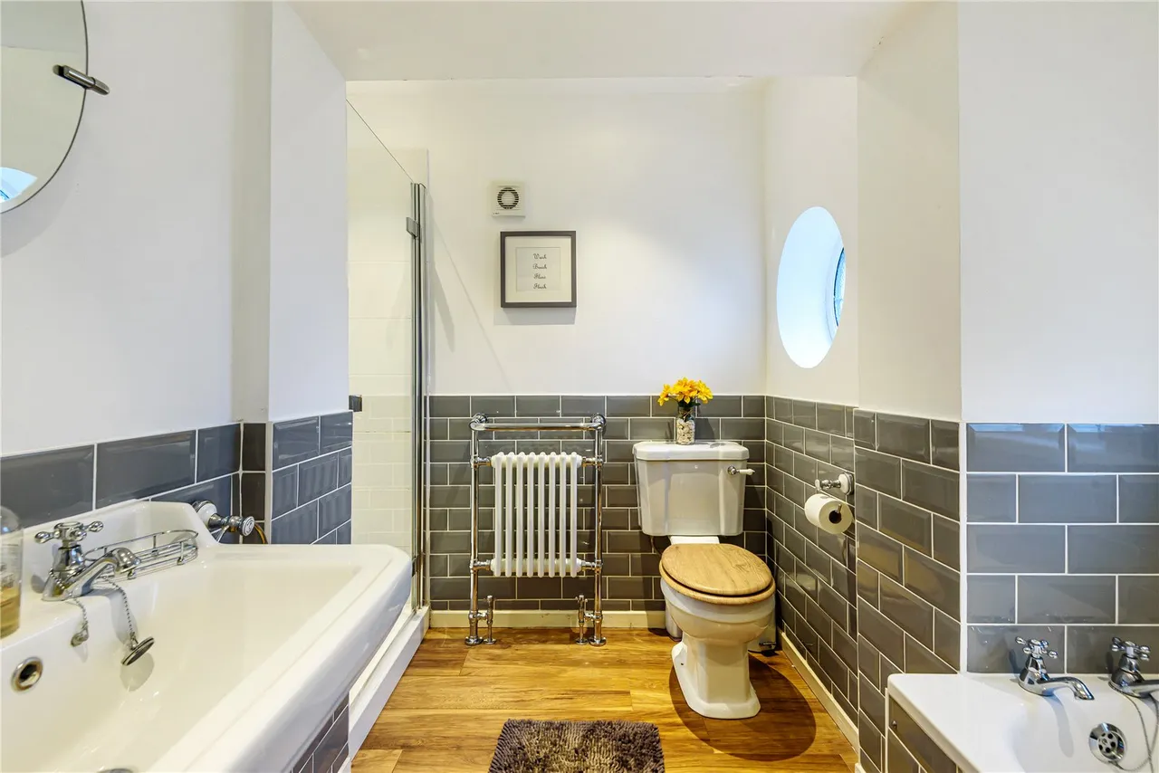 Manygate Lane, Shepperton, TW17 9ED, photo 9
