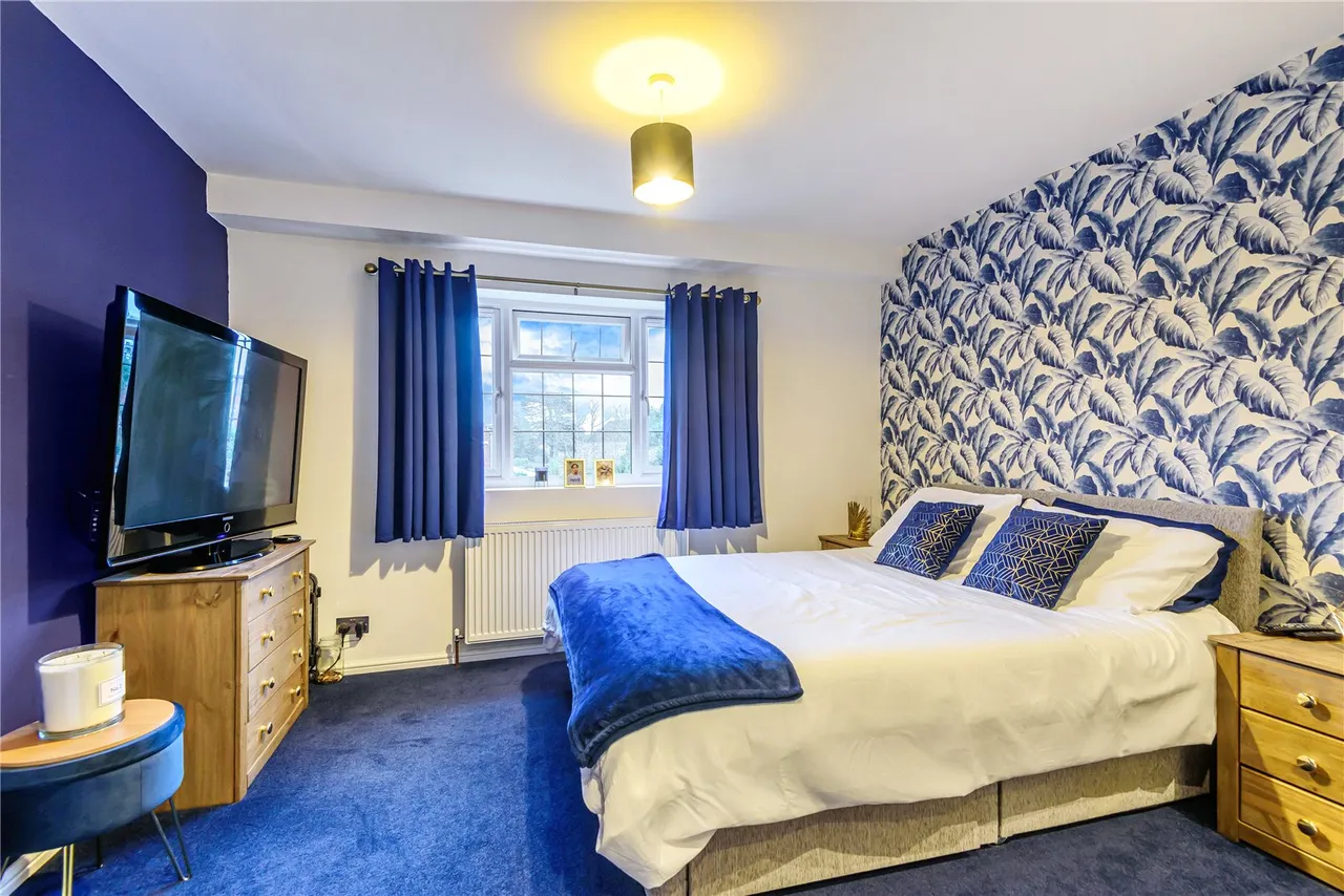 Manygate Lane, Shepperton, TW17 9ED, photo 5
