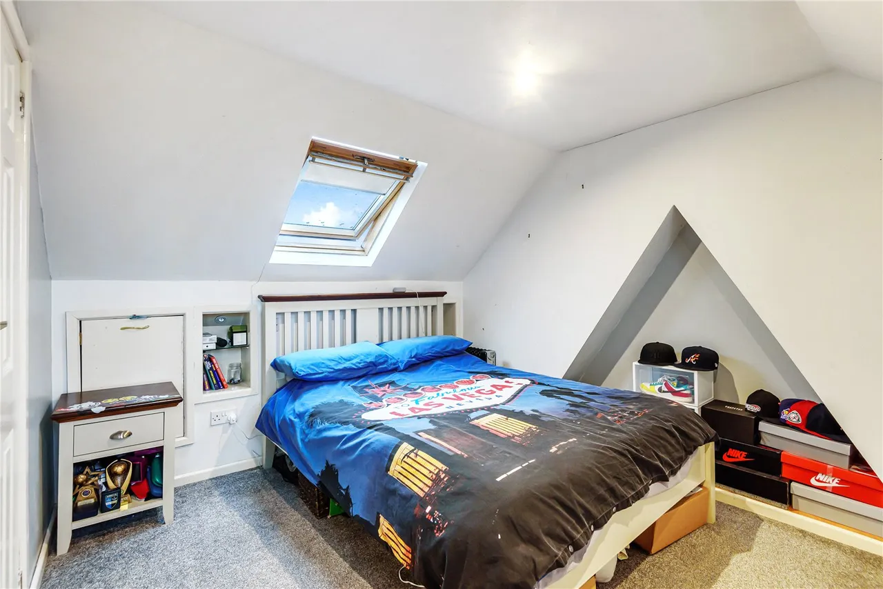 Manygate Lane, Shepperton, TW17 9ED, photo 7