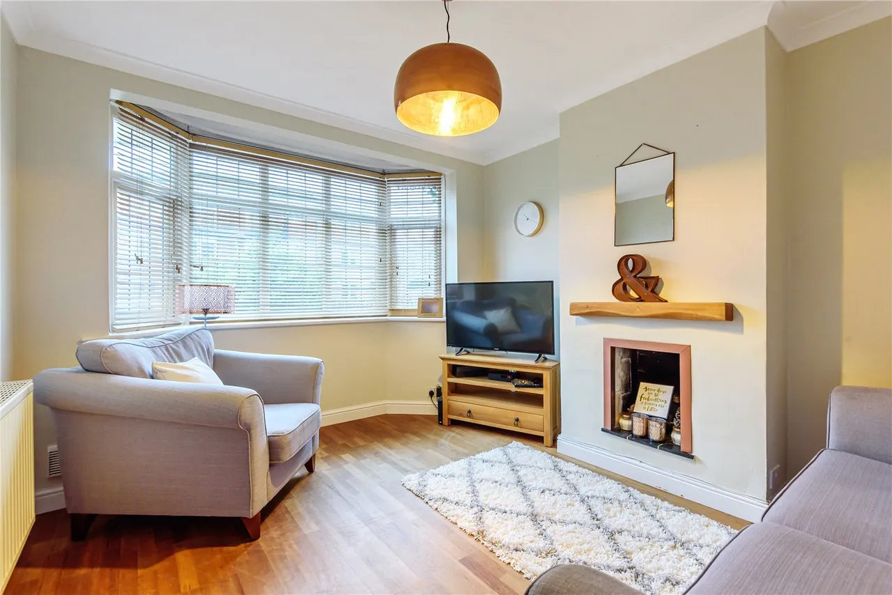Manygate Lane, Shepperton, TW17 9ED, photo 4