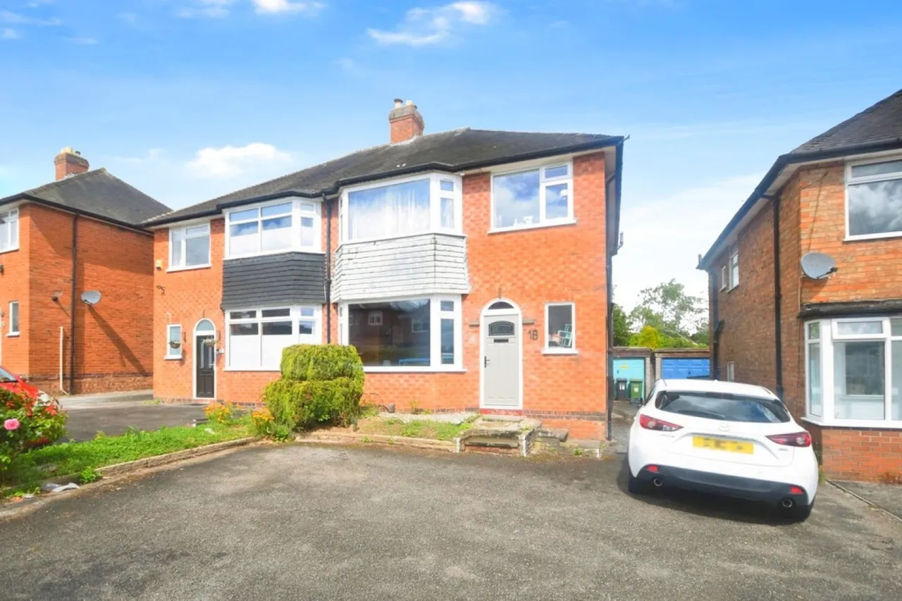 3 bed house for sale — Chapel Fields Road, Solihull