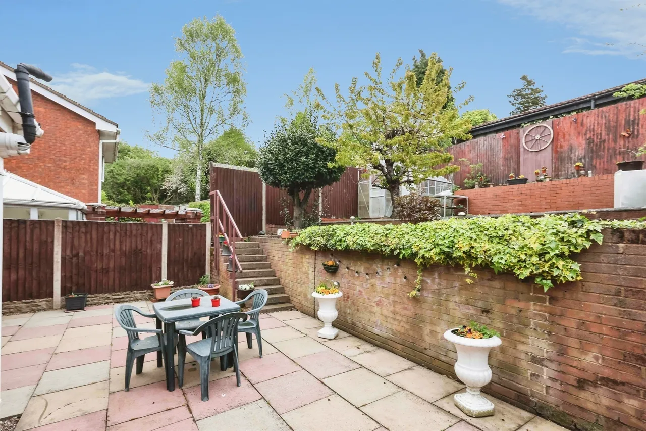 North View Drive, Brierley Hill, DY5, photo 17