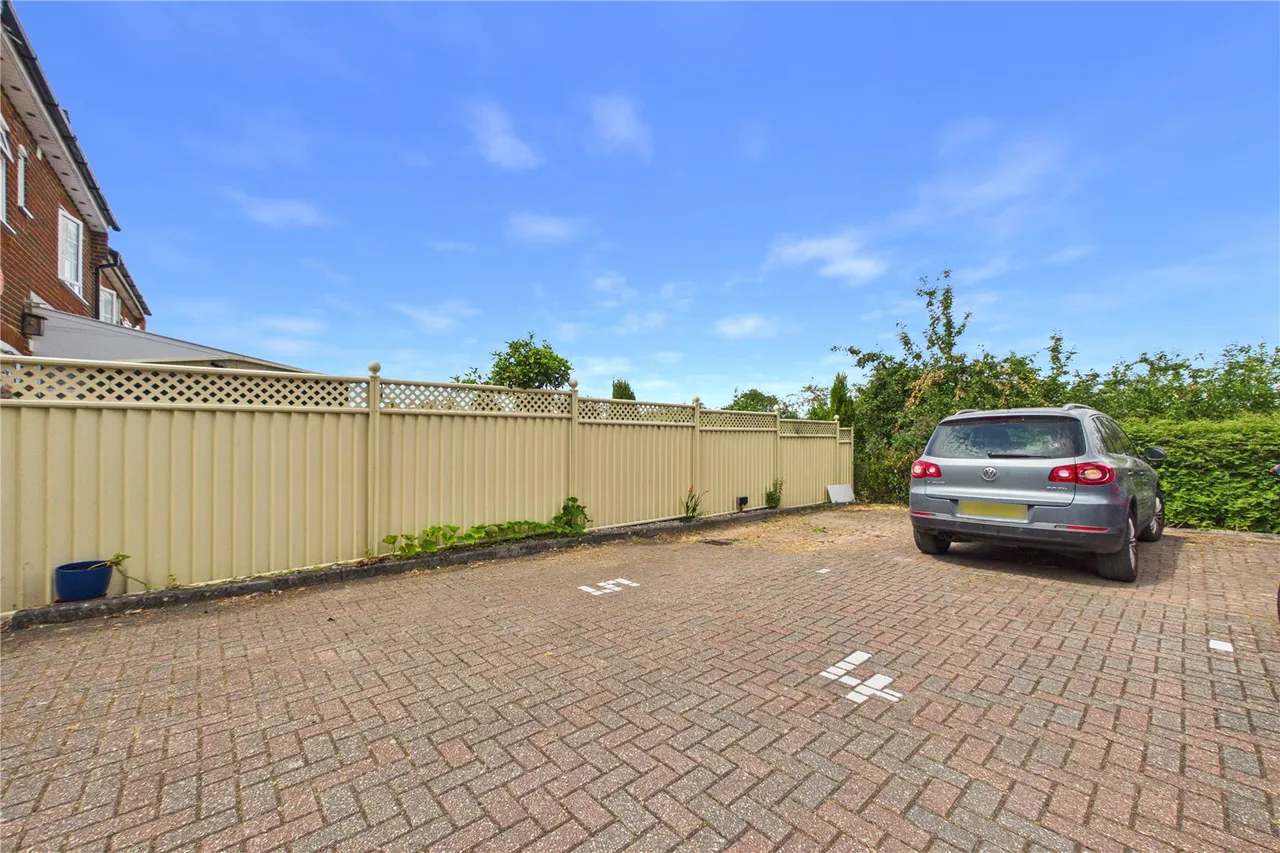 London Road, Overton, RG25, photo 3