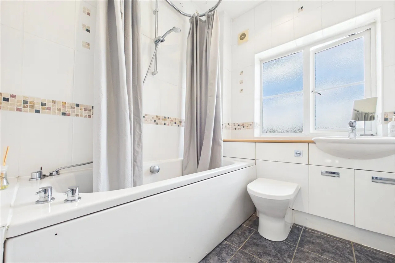 London Road, Overton, RG25, photo 19