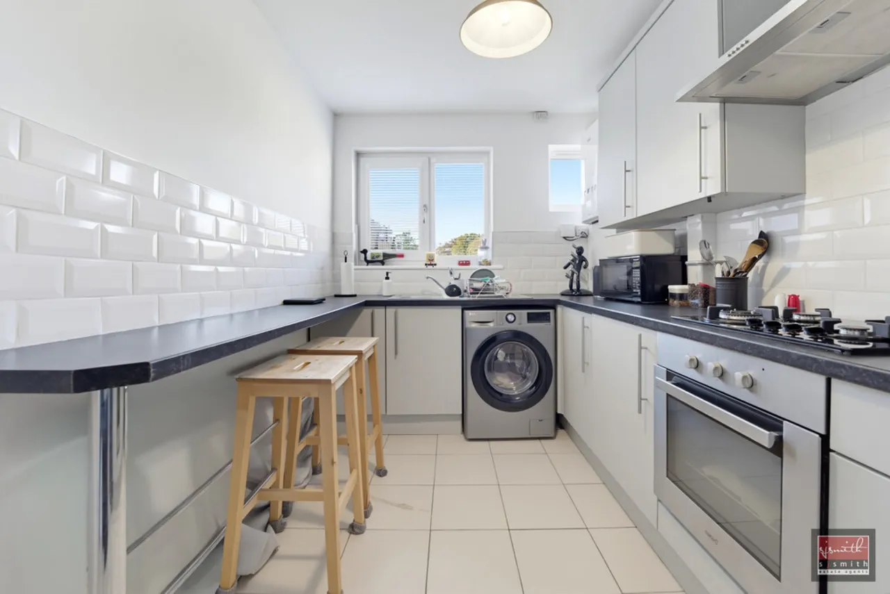 Oakhall Drive, Sunbury-on-Thames, TW16, photo 7