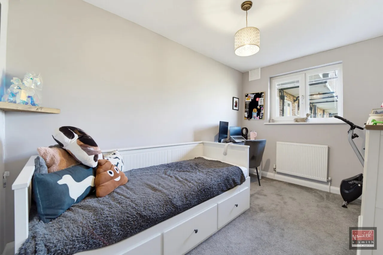 Oakhall Drive, Sunbury-on-Thames, TW16, photo 6