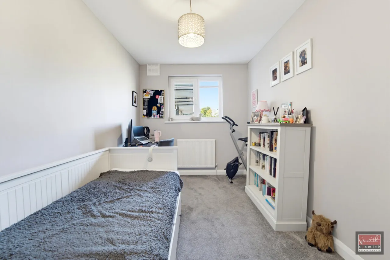 Oakhall Drive, Sunbury-on-Thames, TW16, photo 10