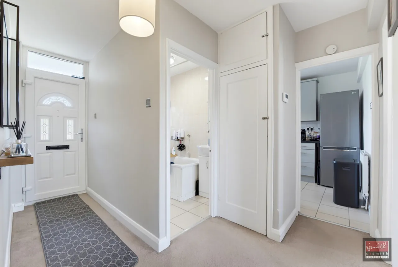 Oakhall Drive, Sunbury-on-Thames, TW16, photo 8