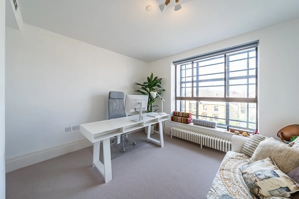 Acre Lane, London, SW2, photo 7