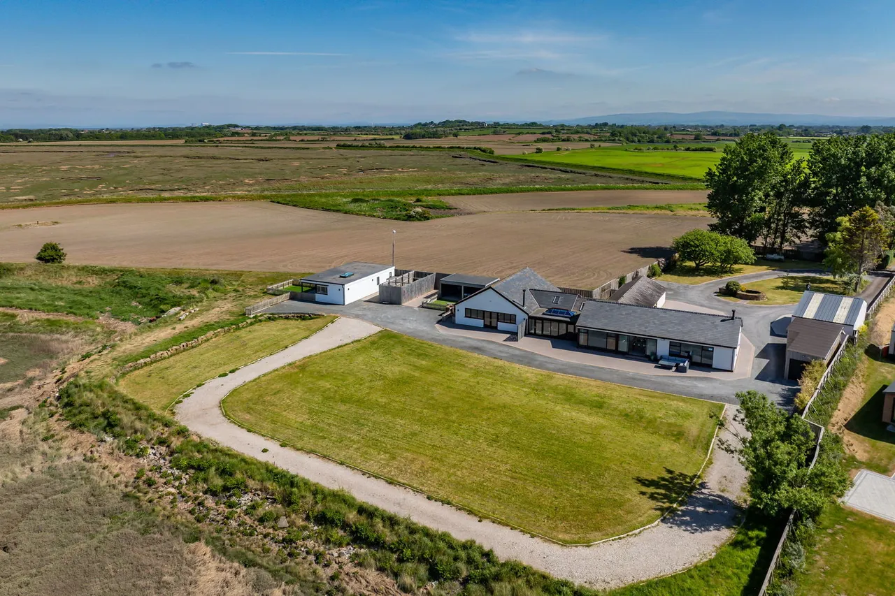 Browns Lane, Stalmine, FY6, photo 4