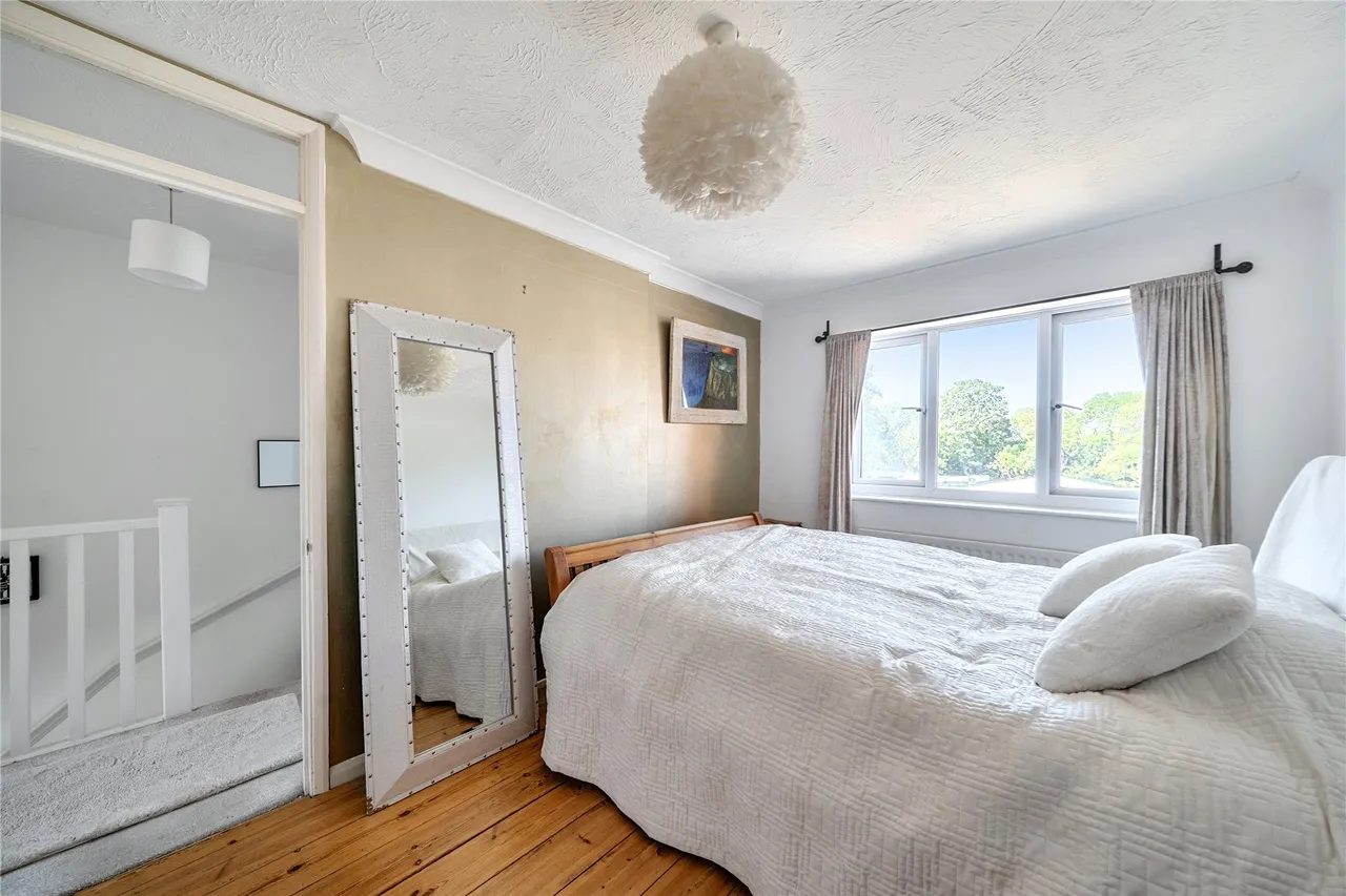 Armstrong Close, Walton-On-Thames, KT12, photo 9