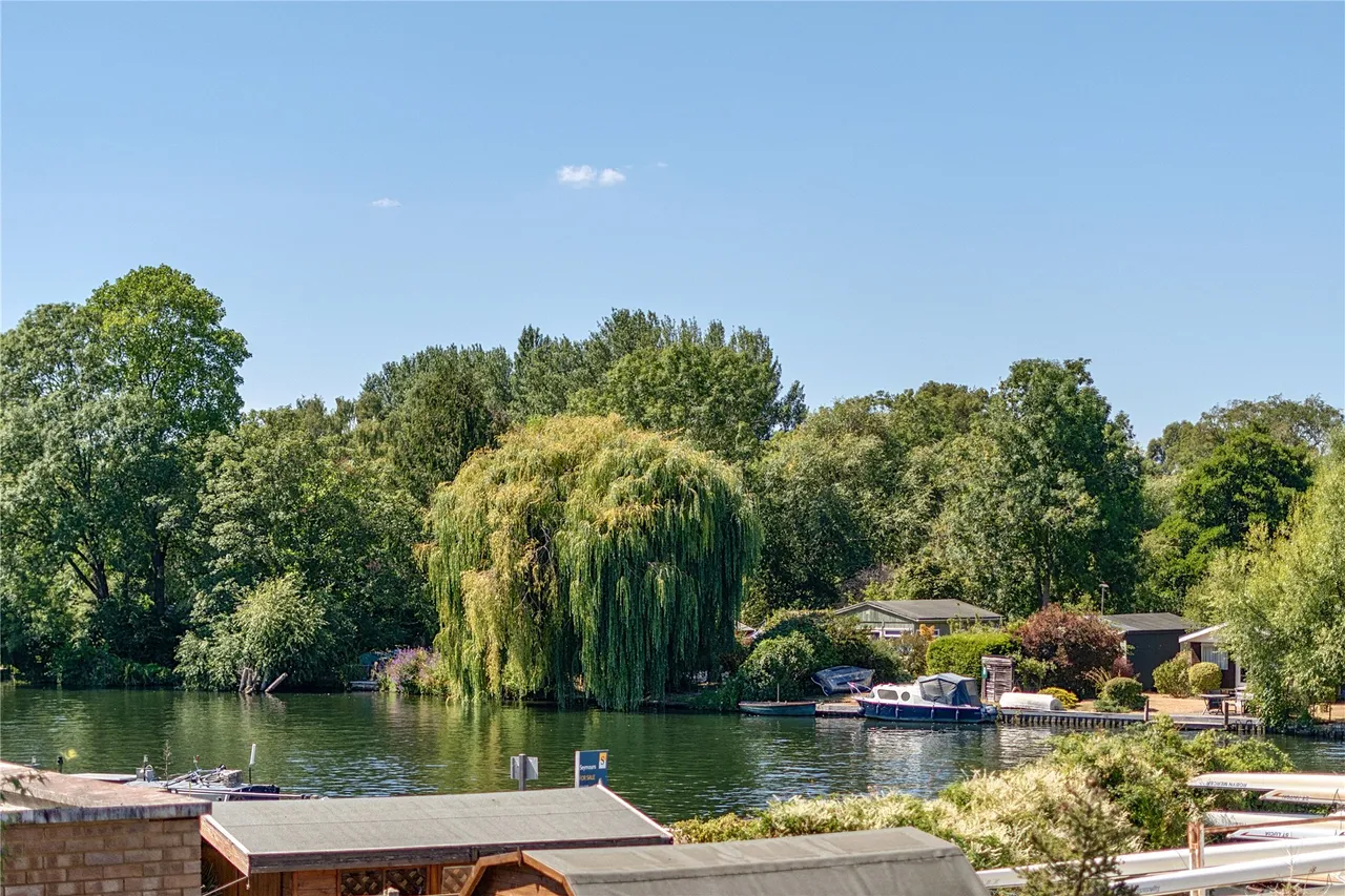 Armstrong Close, Walton-On-Thames, KT12, photo 16