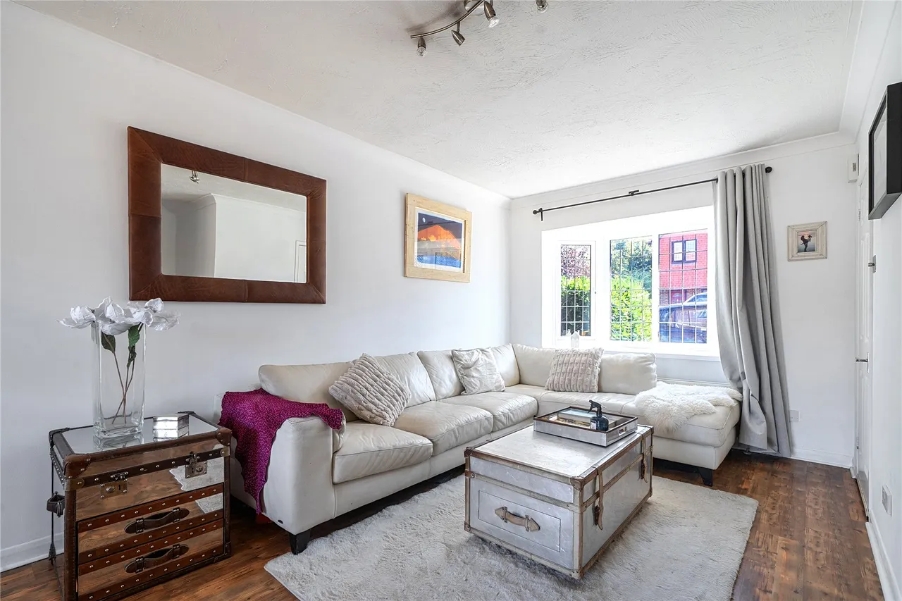 Armstrong Close, Walton-On-Thames, KT12, photo 13