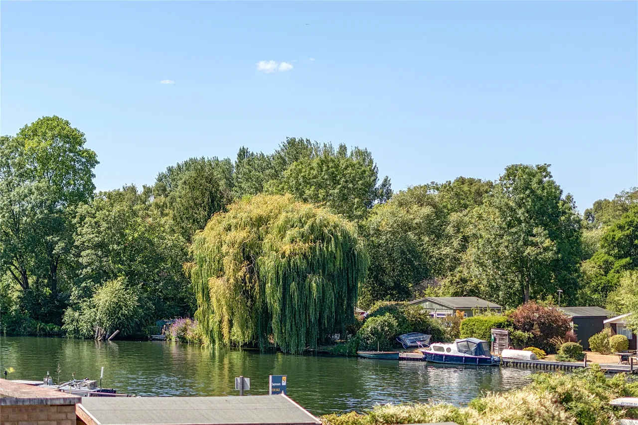 Armstrong Close, Walton-On-Thames, KT12, photo 19