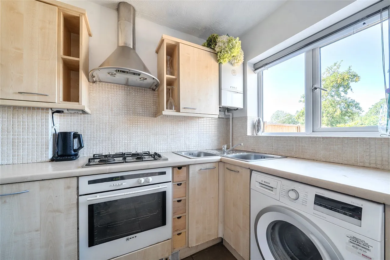 Armstrong Close, Walton-On-Thames, KT12, photo 14