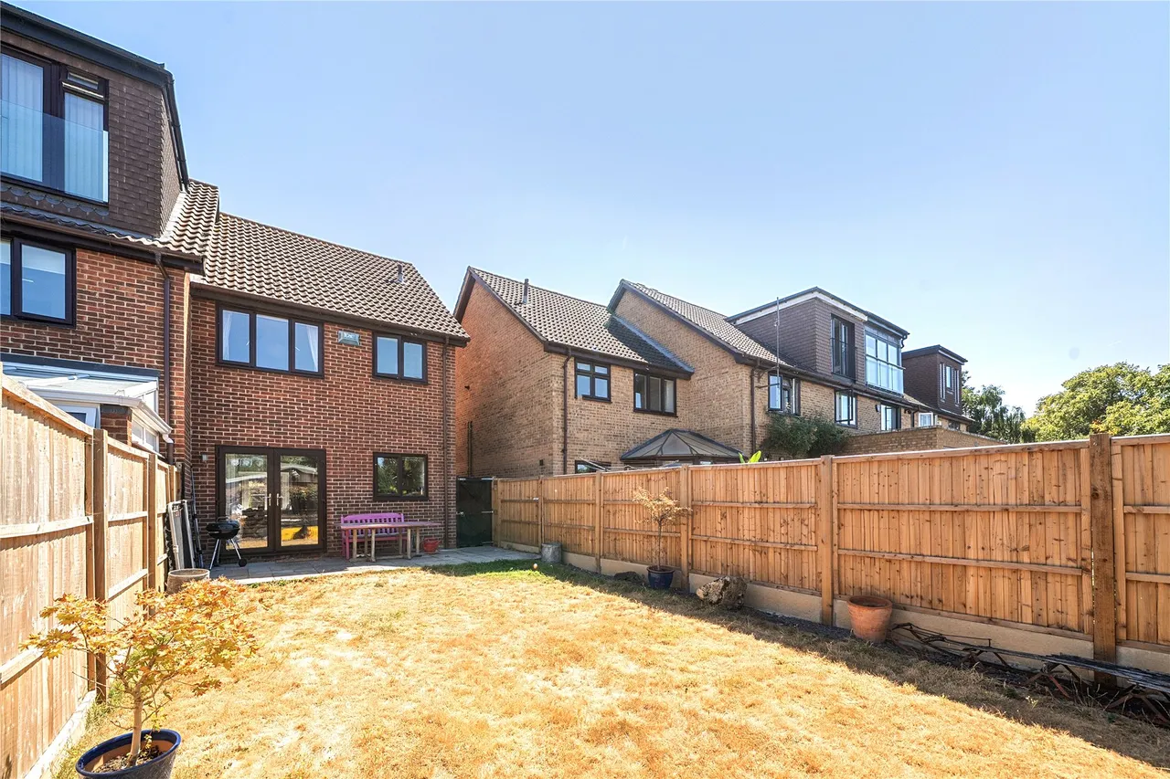 Armstrong Close, Walton-On-Thames, KT12, photo 4