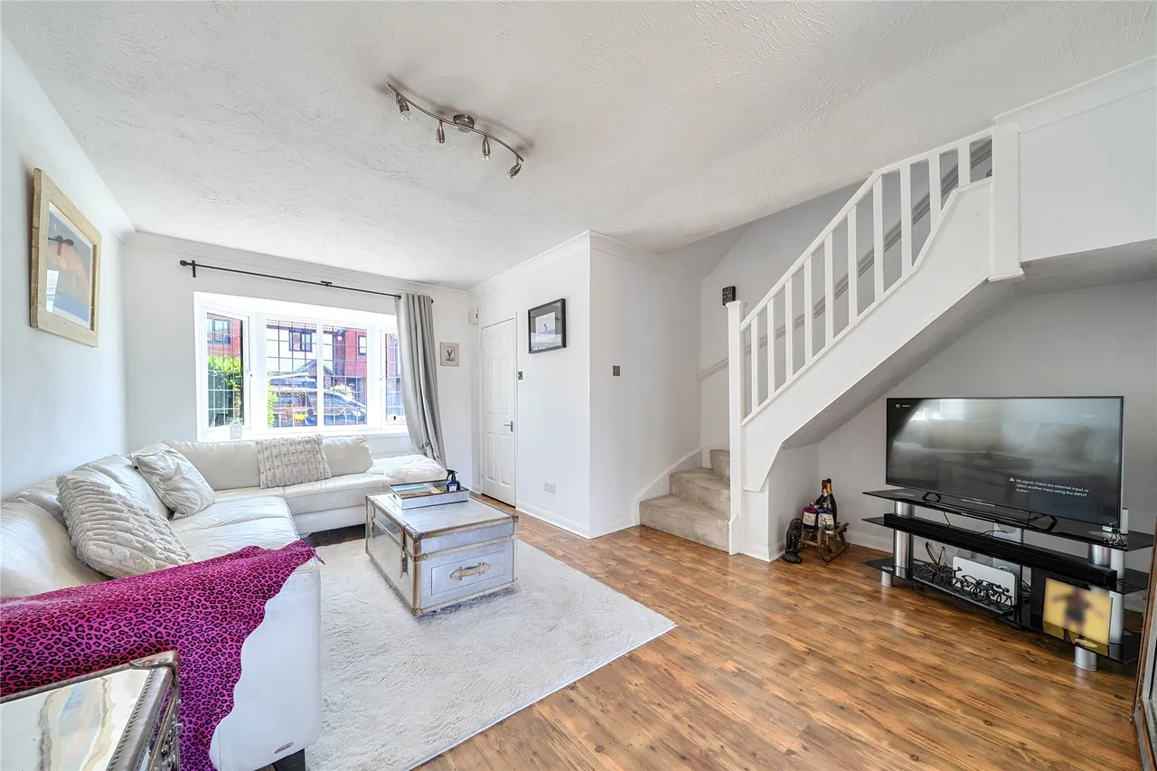 Armstrong Close, Walton-On-Thames, KT12, photo 6