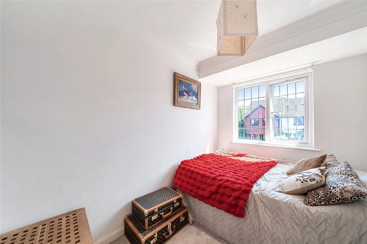 Armstrong Close, Walton-On-Thames, KT12, photo 11