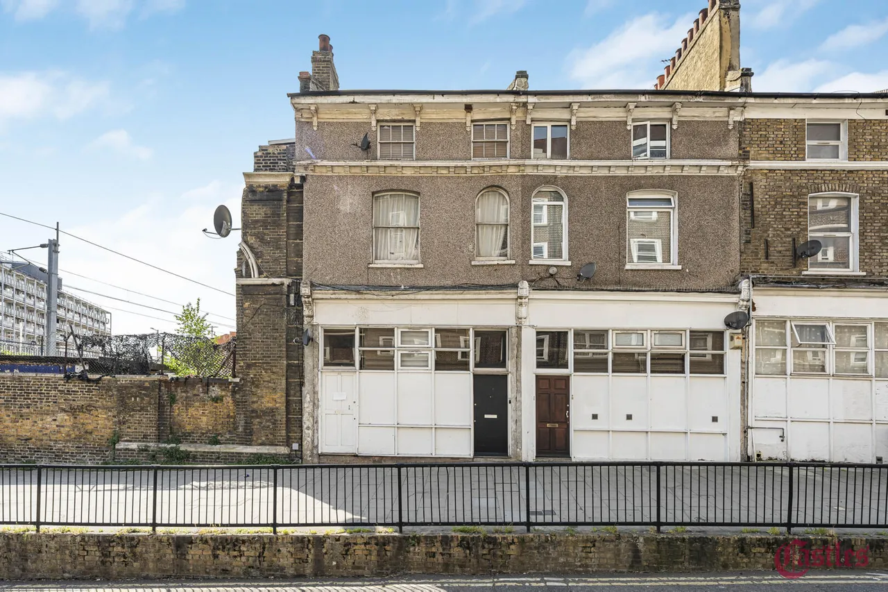 2 bed flat for sale, Barnabas Road, London, E9