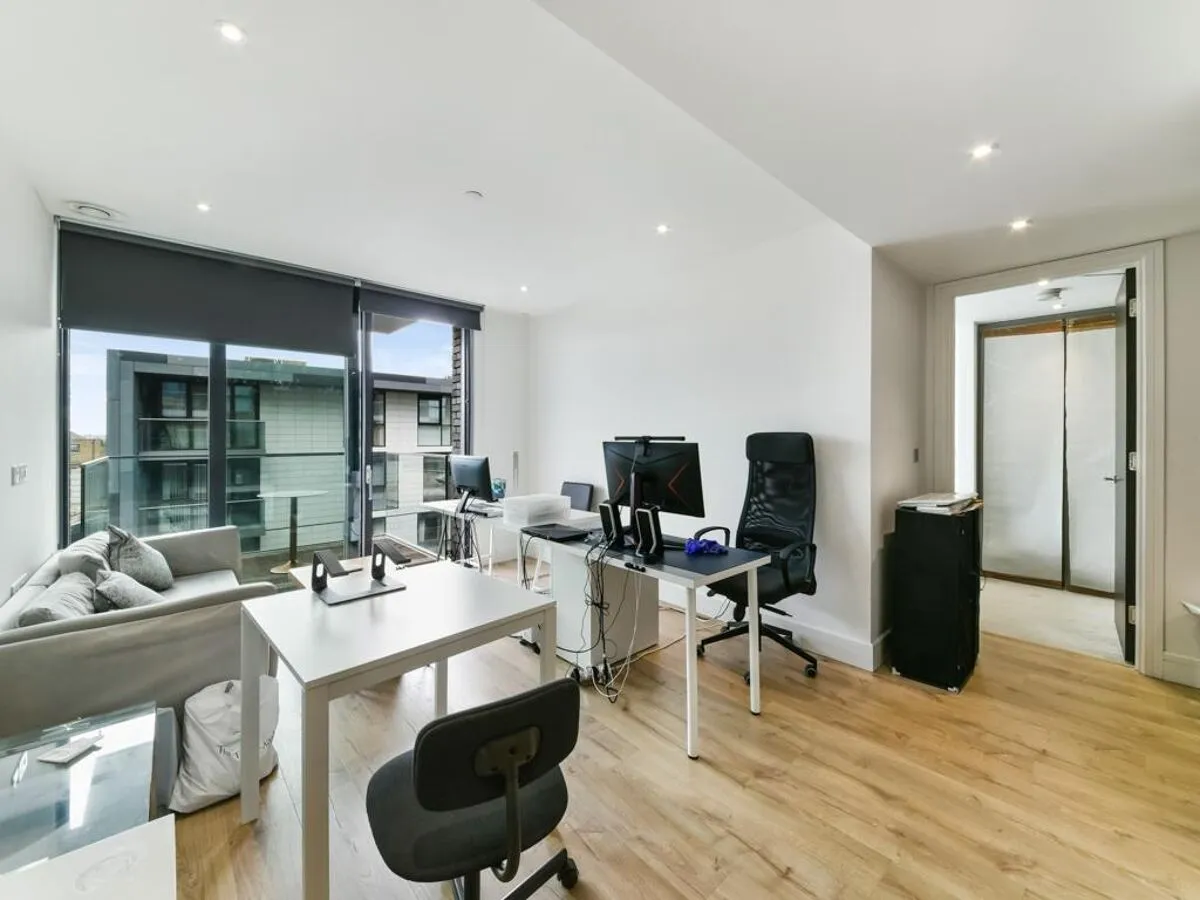Perilla House, Aldgate, E1, photo 2