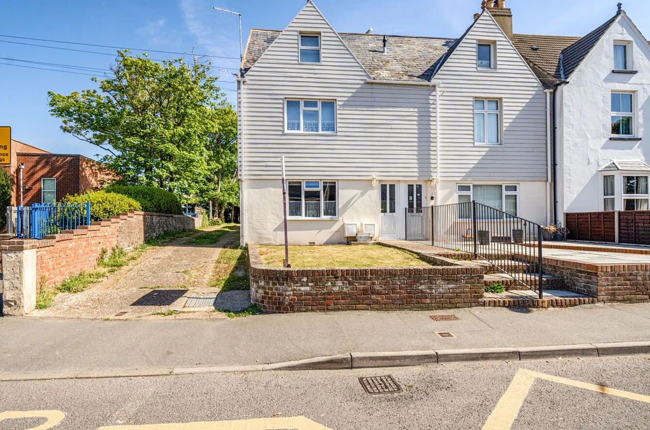 2 bed property for sale, East Street, Selsey, PO20