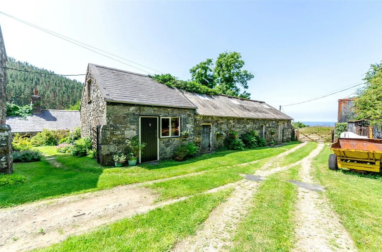 Gyrn Goch, Caernarfon, LL54, photo 17