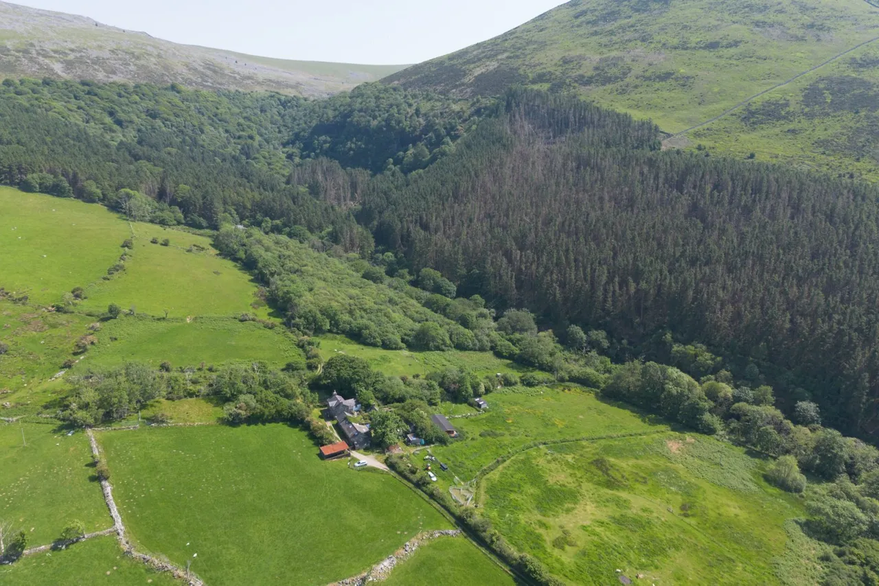 Gyrn Goch, Caernarfon, LL54, photo 3