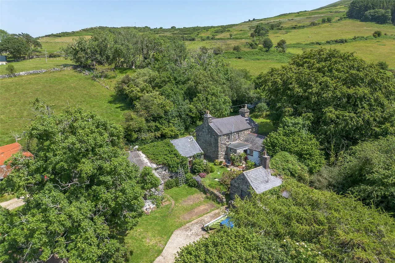 4 bed house for sale, Gyrn Goch, Caernarfon, LL54