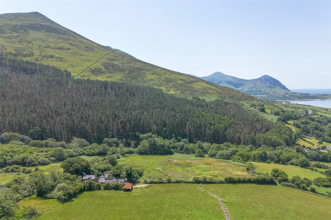 Gyrn Goch, Caernarfon, LL54, photo 47