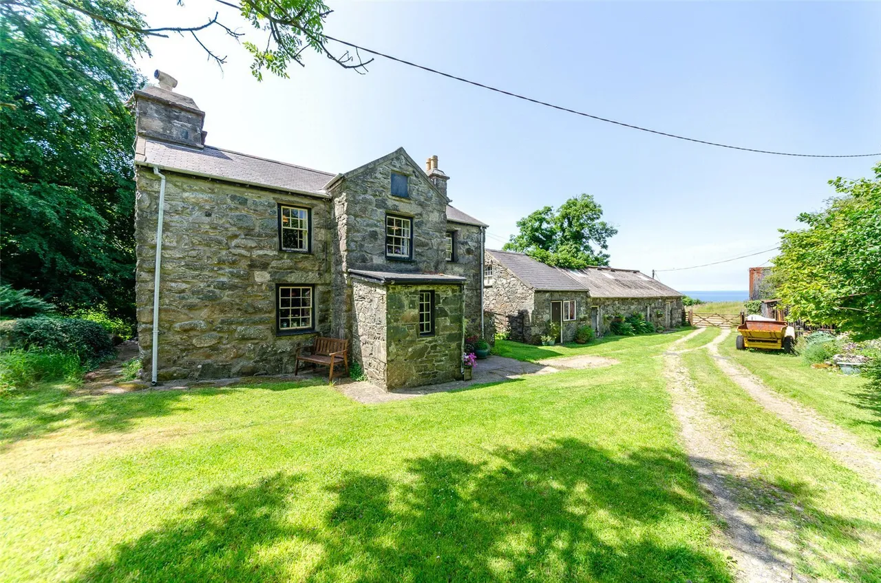 Gyrn Goch, Caernarfon, LL54, photo 2