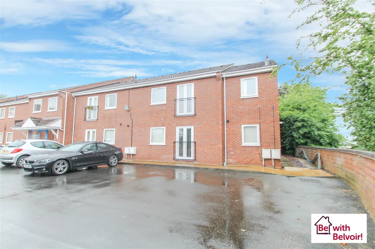 3 bed flat to rent, Coulthwaite Way, Rugeley, WS15