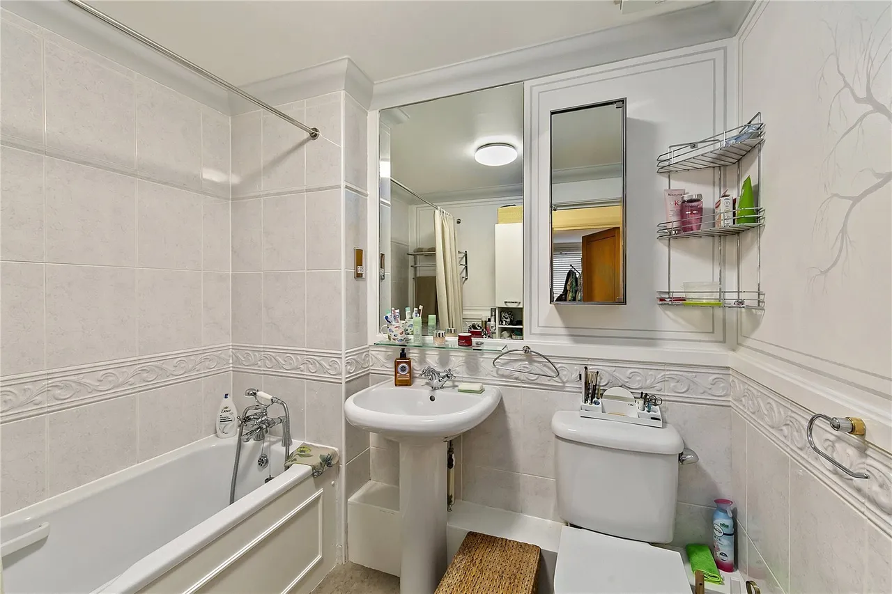 Twickenham Road, Teddington, TW11, photo 10