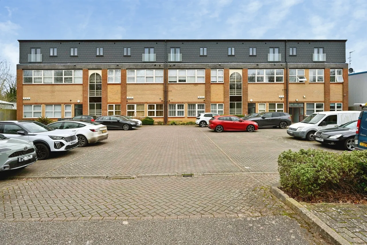 1 bed flat for sale — Soothouse Spring, St. Albans