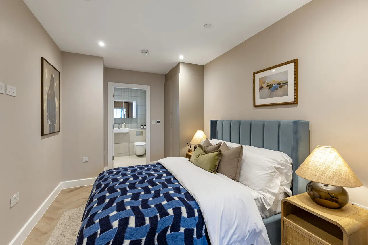 The Broadway, London, SW19, photo 10
